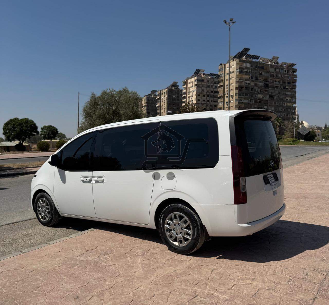 فان هيونداي ستاريا 2022 HTRAC - الصورة 4