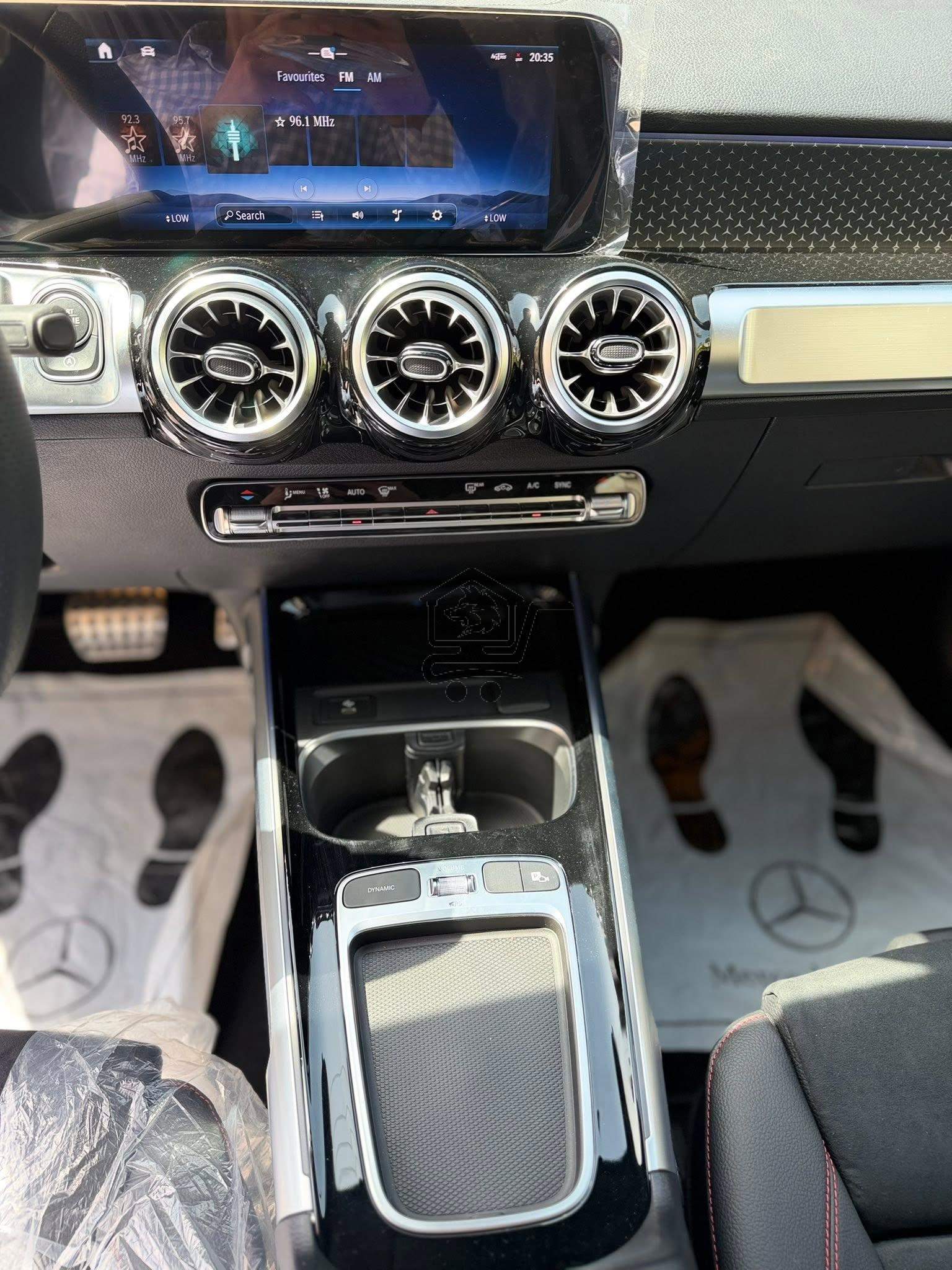 Mercedes-Benz GLB 250 - الصورة 9