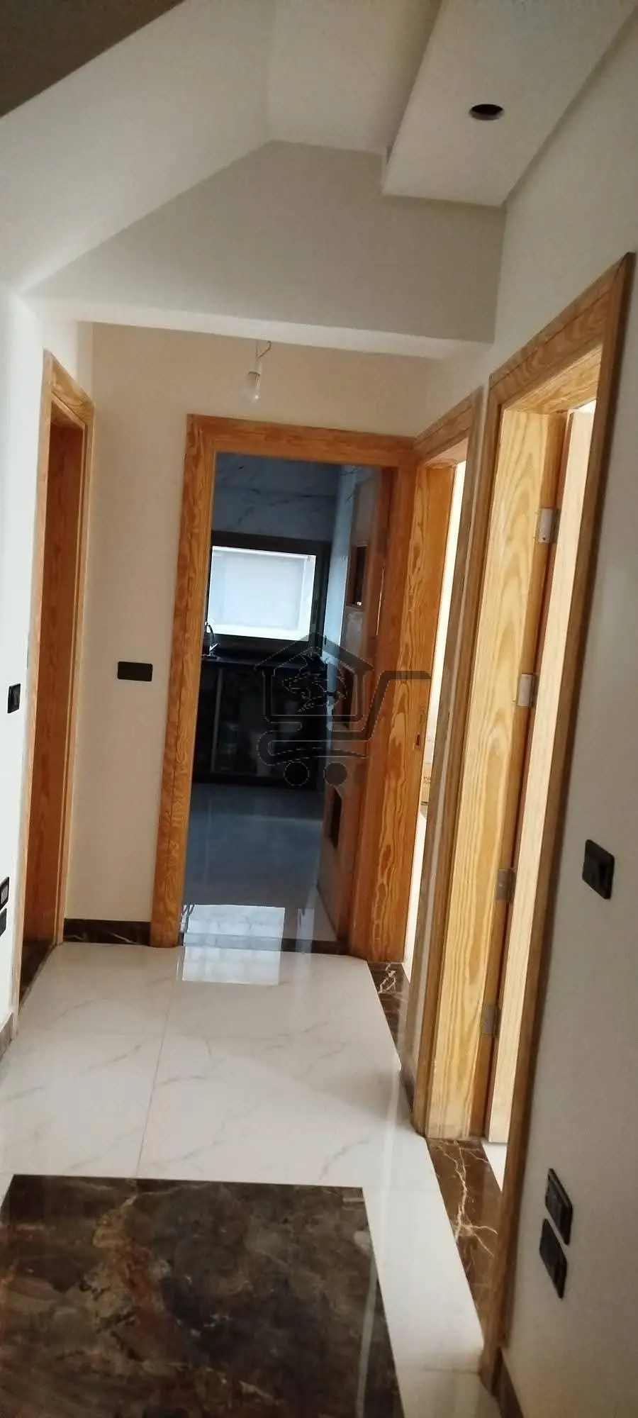 شقة دوبلكس بكسوة عصرية - الصورة 4