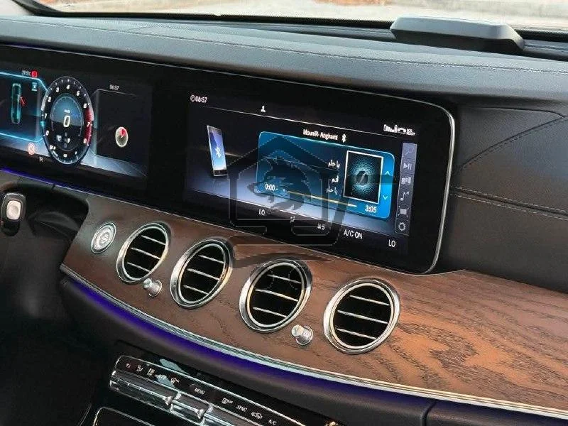 MERCEDES BENZ E300 - الصورة 9