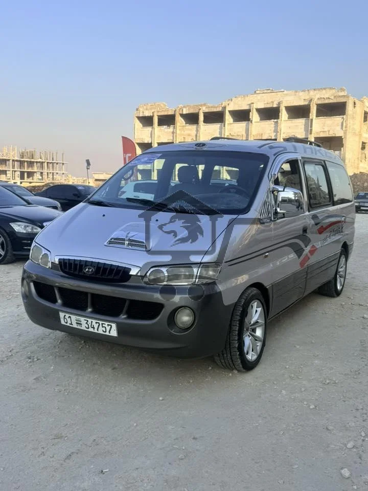 فان ستاركس 2003 سياحي - الصورة 1