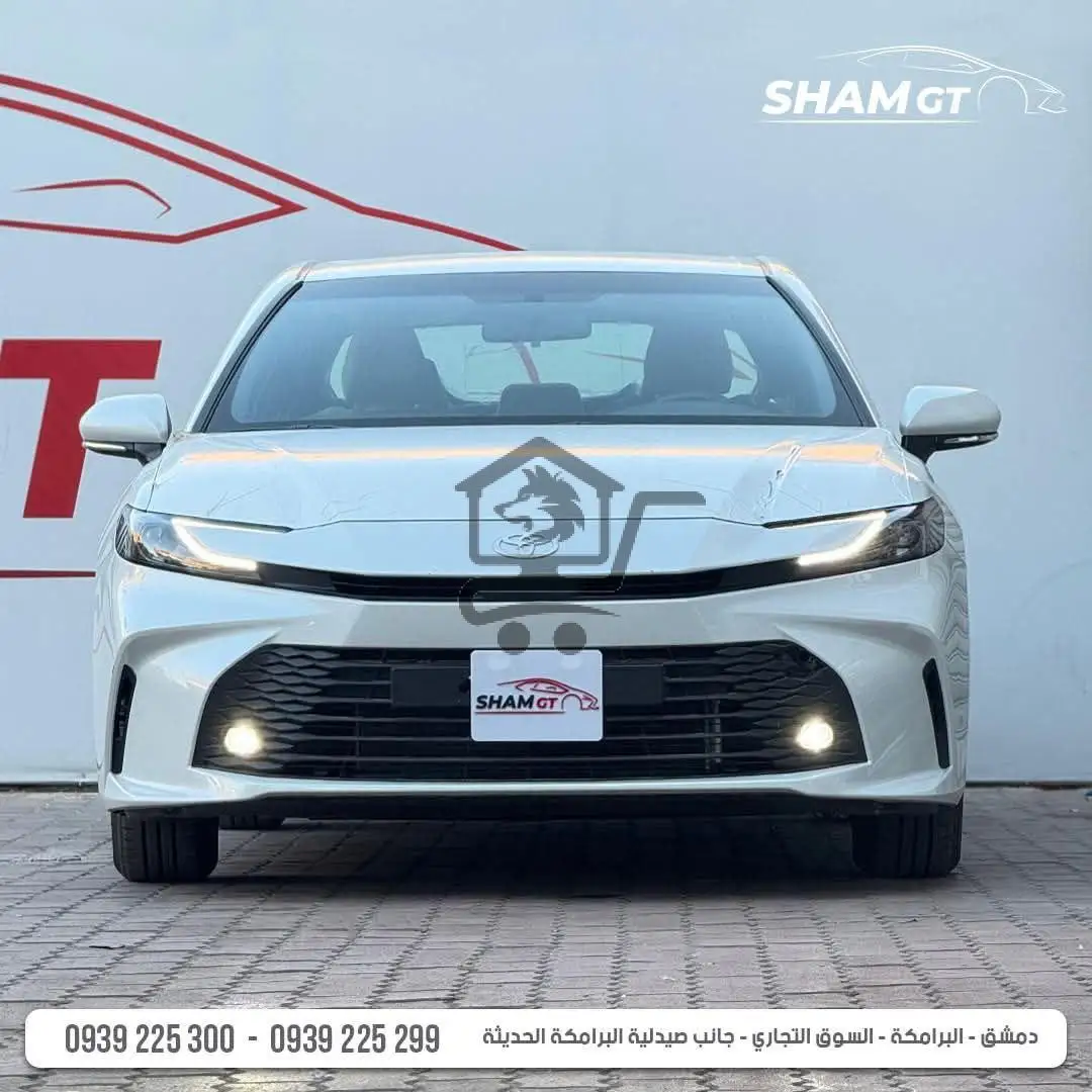 Toyota Camry Hybrid 2025 - الصورة 1