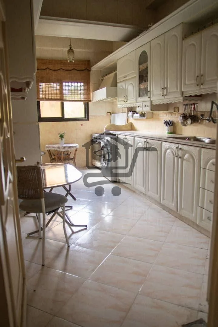 شقة خمس غرف بموقع حيوي - الصورة 2