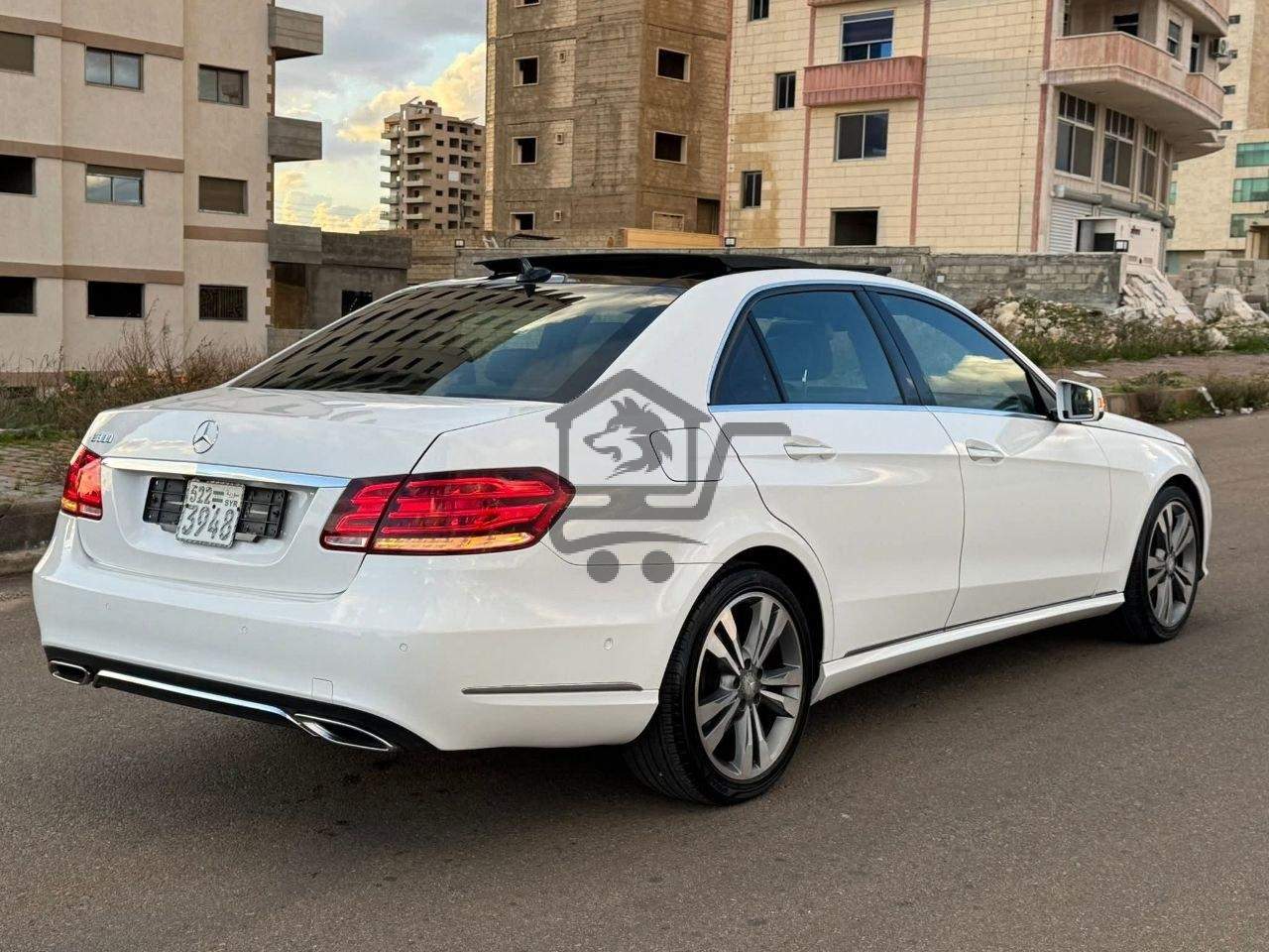 Mercedes-Benz E300 - الصورة 4