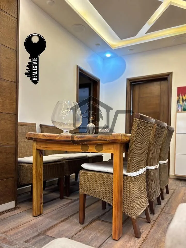 شقة مع حديقة خلفية وأمامية - الصورة 3