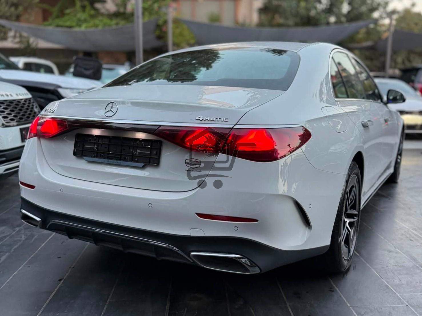 Mercedes E300 4Matic 2026 - الصورة 2