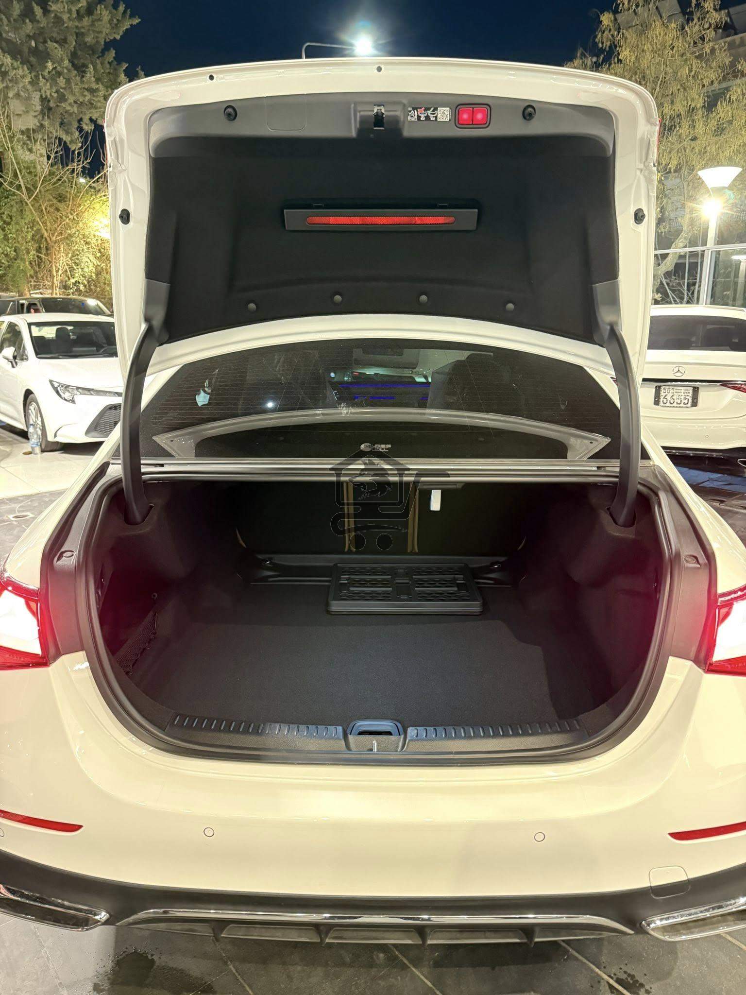 Mercedes Benz - الصورة 6