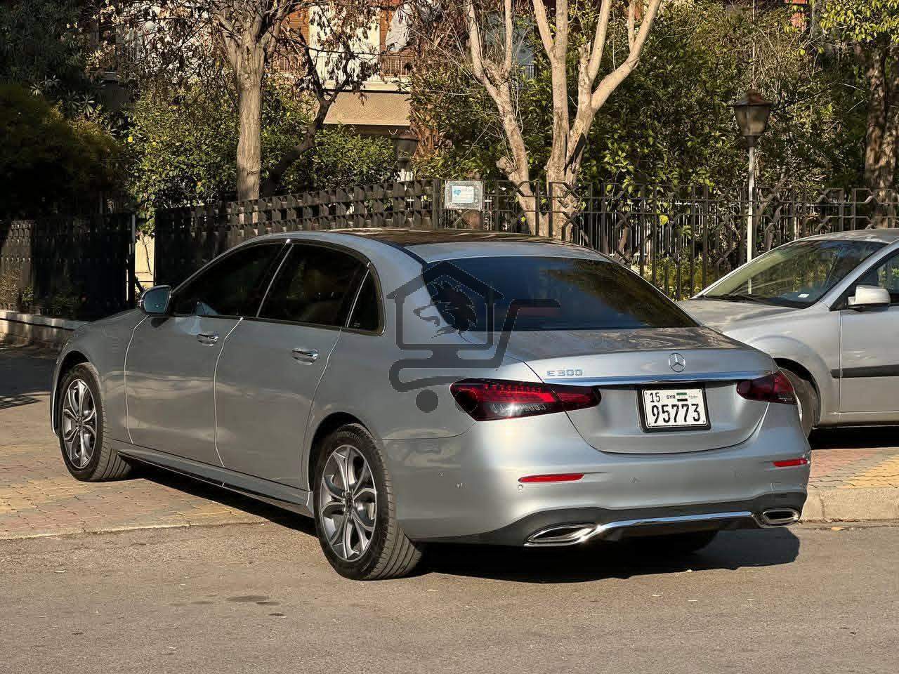 Mercedes E300 - الصورة 5