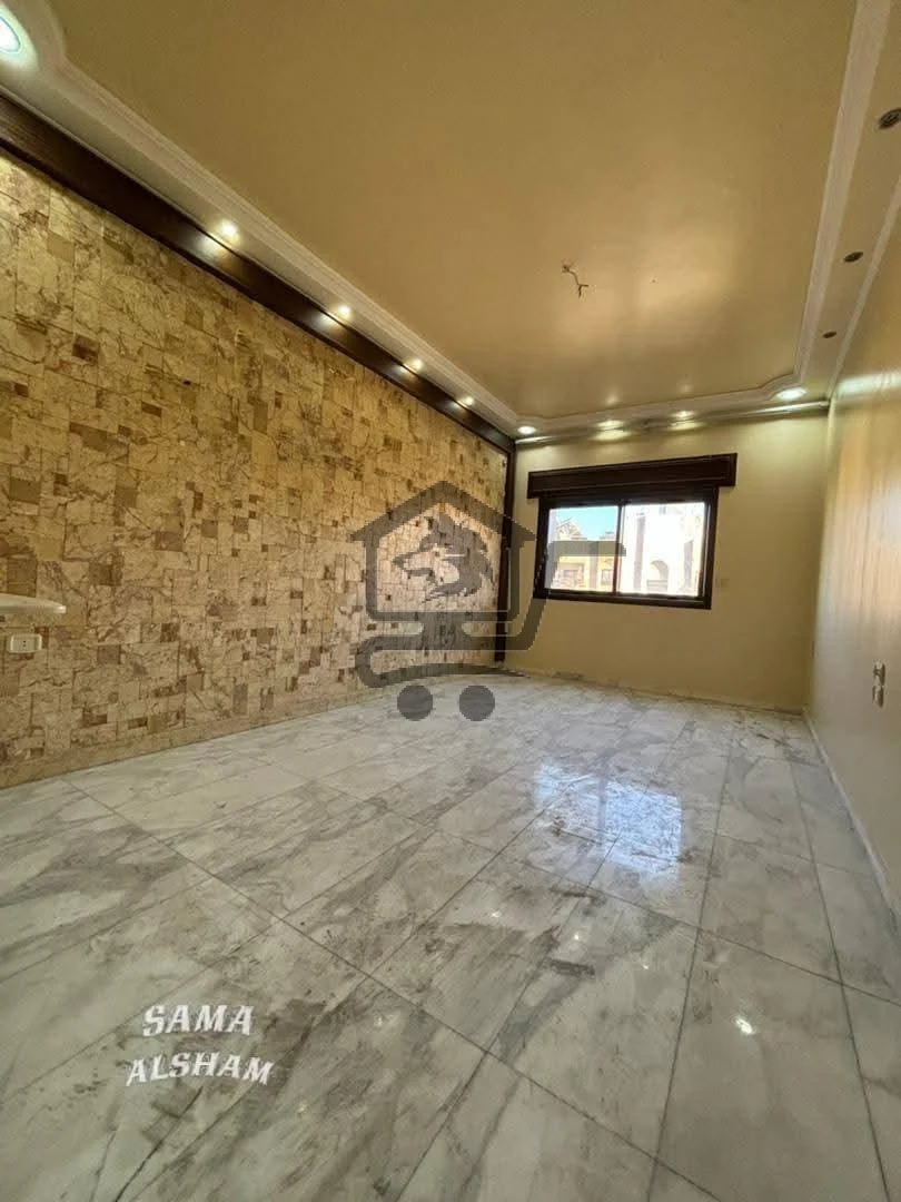 شقة سكنية بموقع مميز - الصورة 2