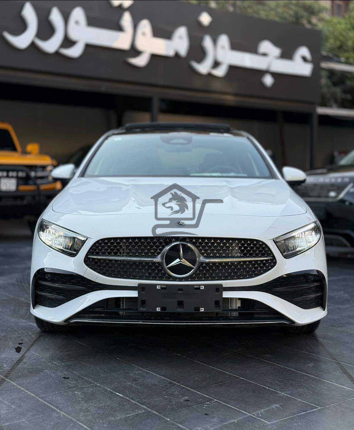 Mercedes Benz - الصورة 1