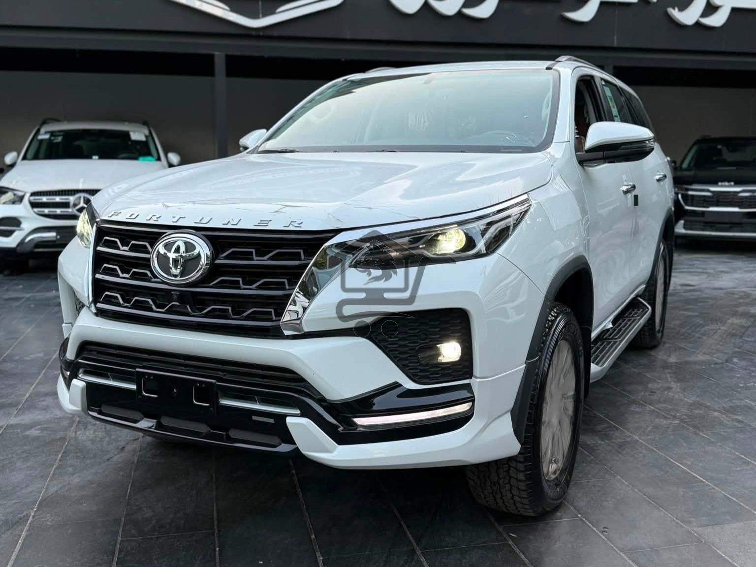 Toyota Fortuner SR5 - الصورة 1