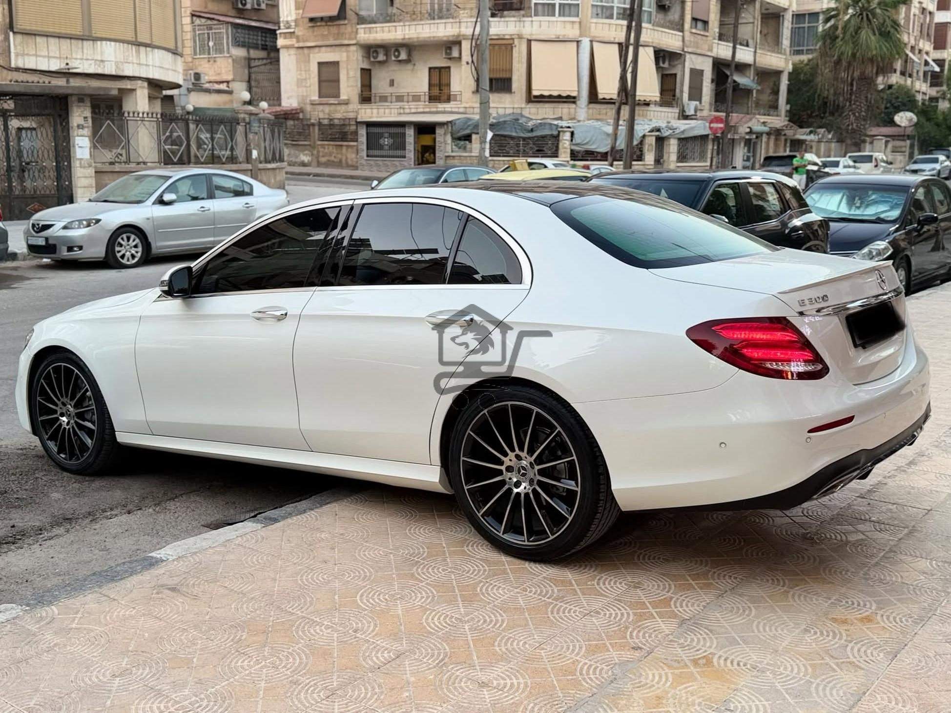 Mercedes-Benz E300 AMG - الصورة 4