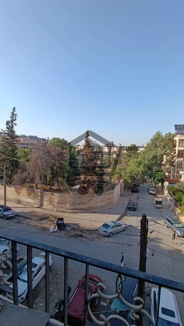 شقة بمساحة كبيرة - الصورة 6