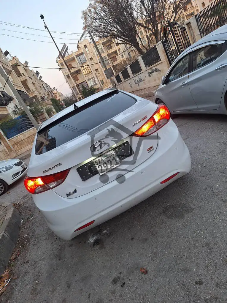 هونداي أفنتي  ٢٠١١ - الصورة 2