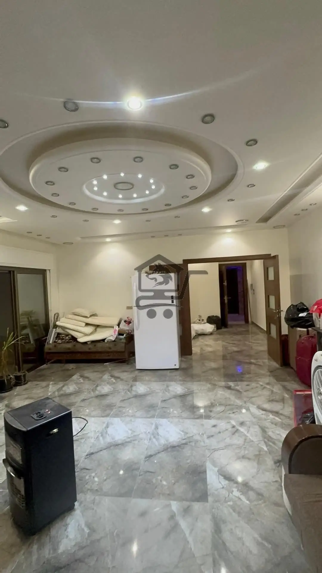 شقة مع تراس وسطح بكسوة عصرية - الصورة 5