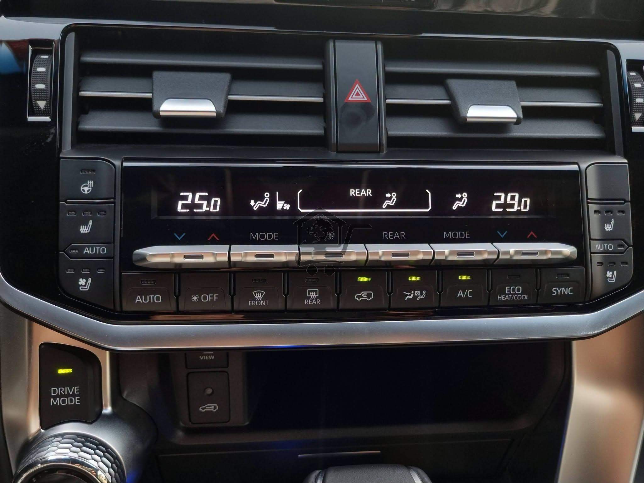 Toyota Land Cruiser VXR - الصورة 7