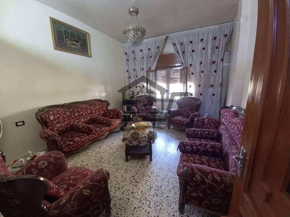 شقة بإكساء جيد - الصورة 1