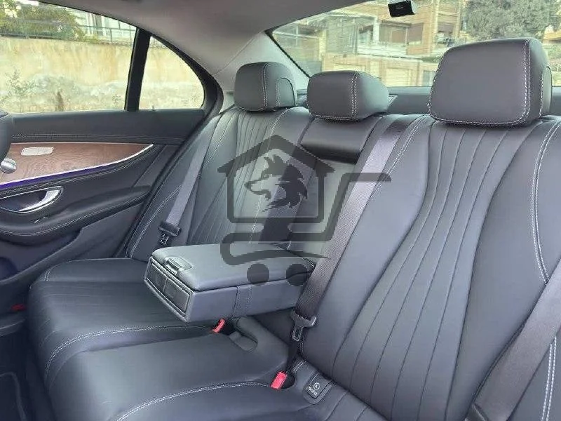 MERCEDES BENZ E300 - الصورة 10