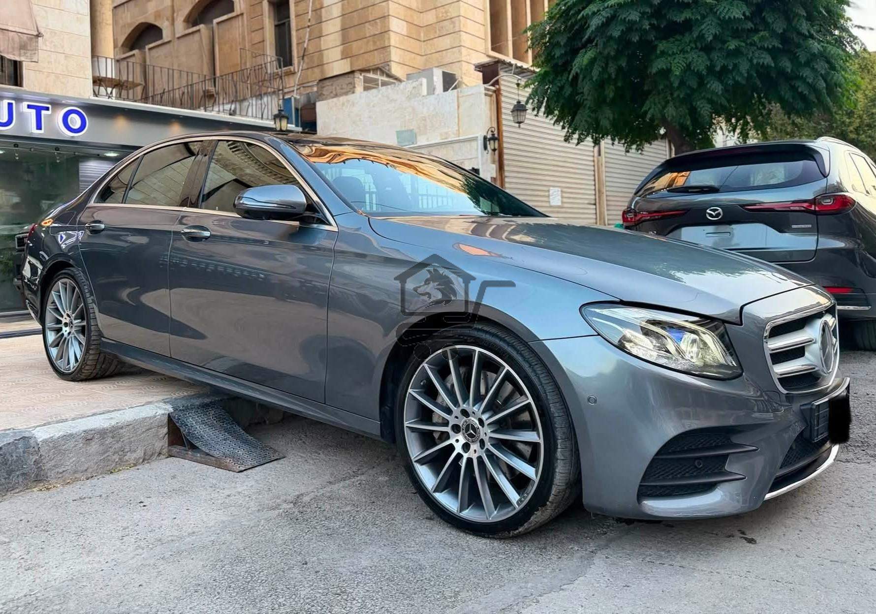 Mercedes-Benz E350 4Matic - الصورة 5