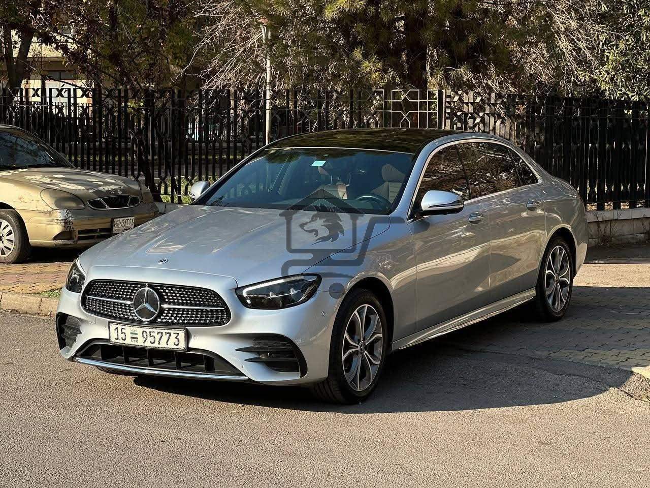 Mercedes-Benz E300 - الصورة 3