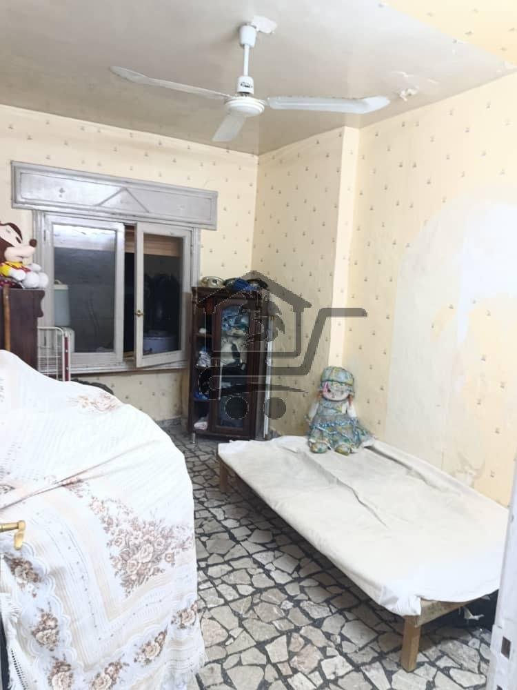 للبيع منزل بحاجة لإعادة إكساء - الصورة 2