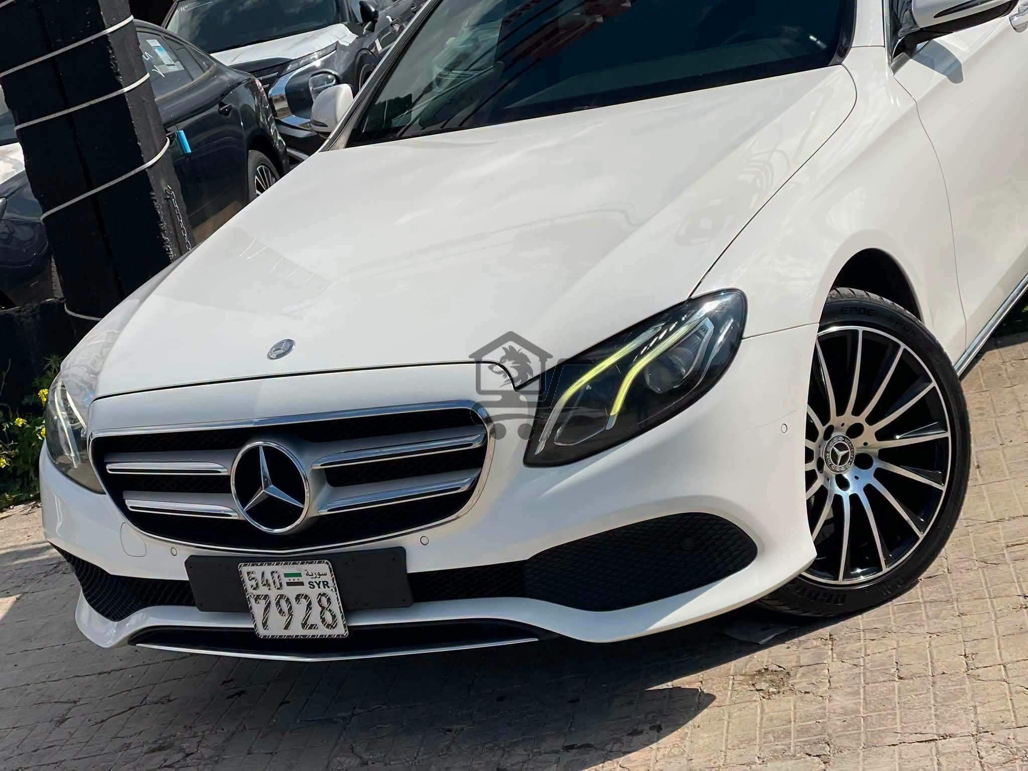 MERCEDES E200 - الصورة 7