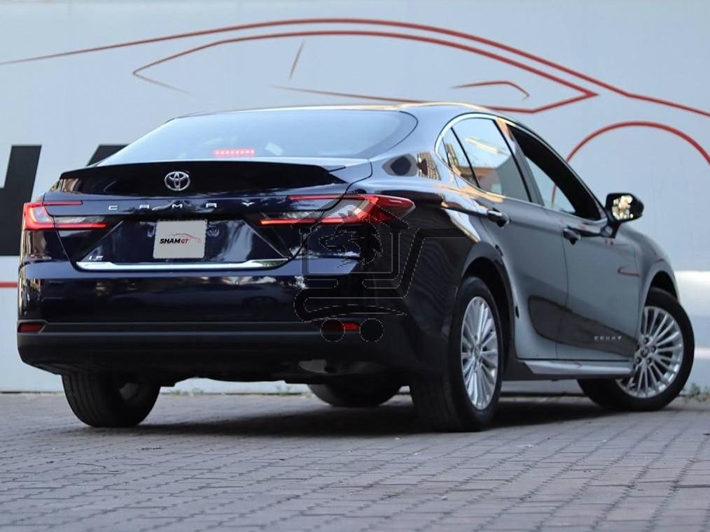 Toyota Camry LE - الصورة 2