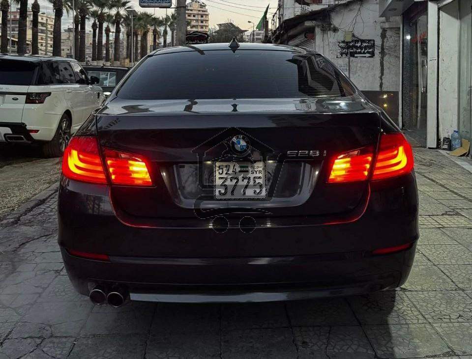 BMW 528i 2010 - الصورة 2