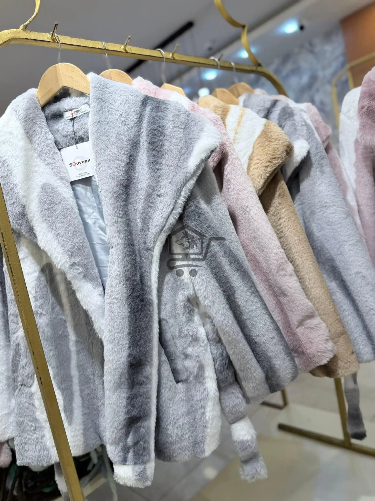 جاكيت فرو ملكي - الصورة 3