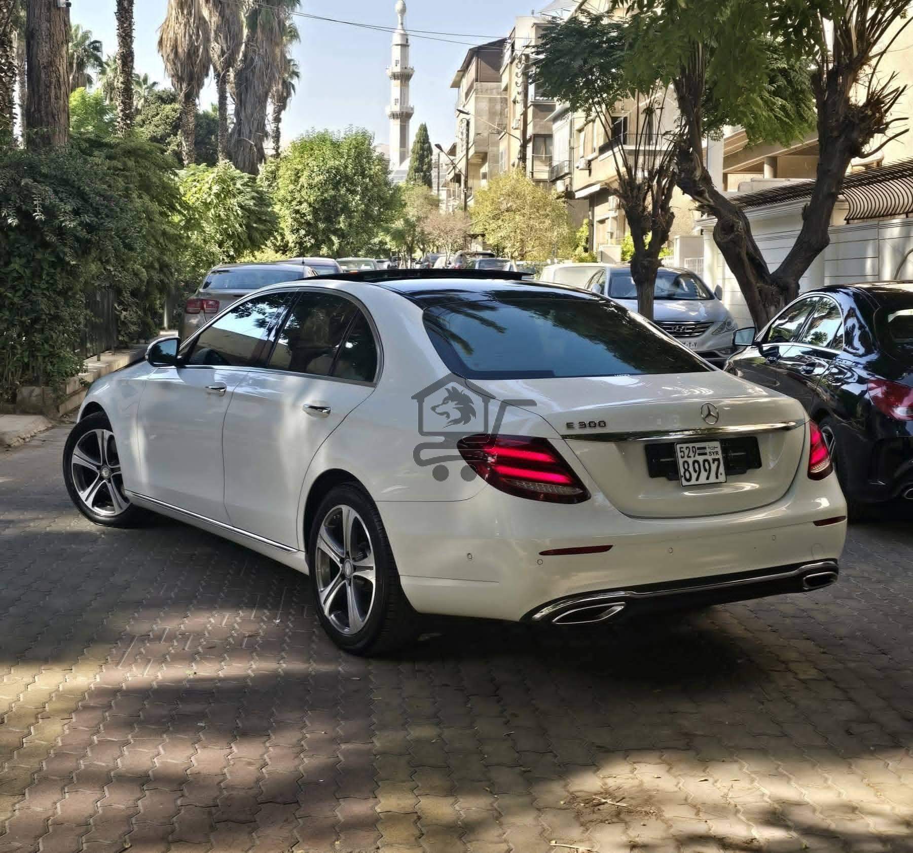 Mercedes E300 - الصورة 2