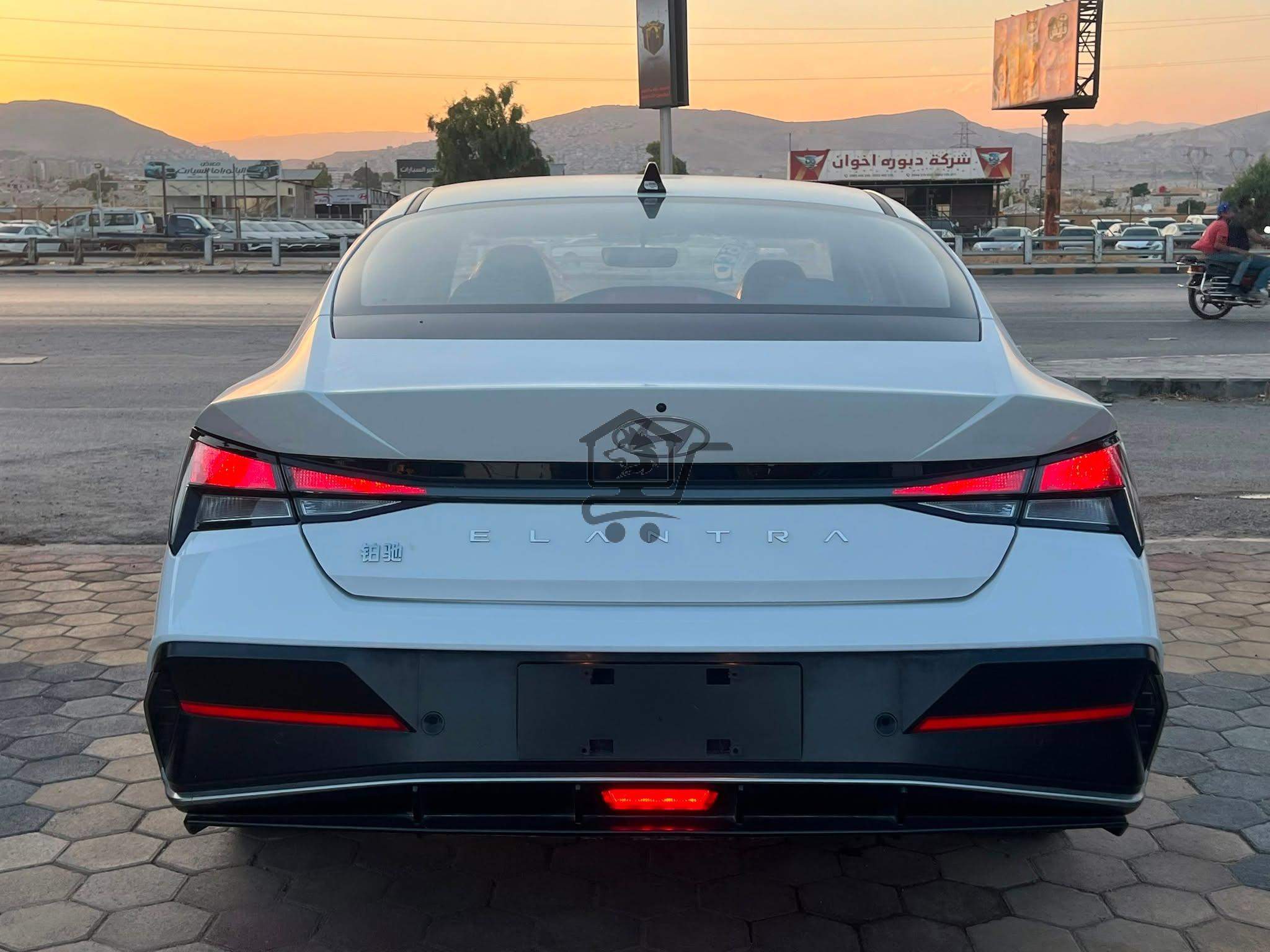 Hyundai Elantra 2025 - الصورة 4