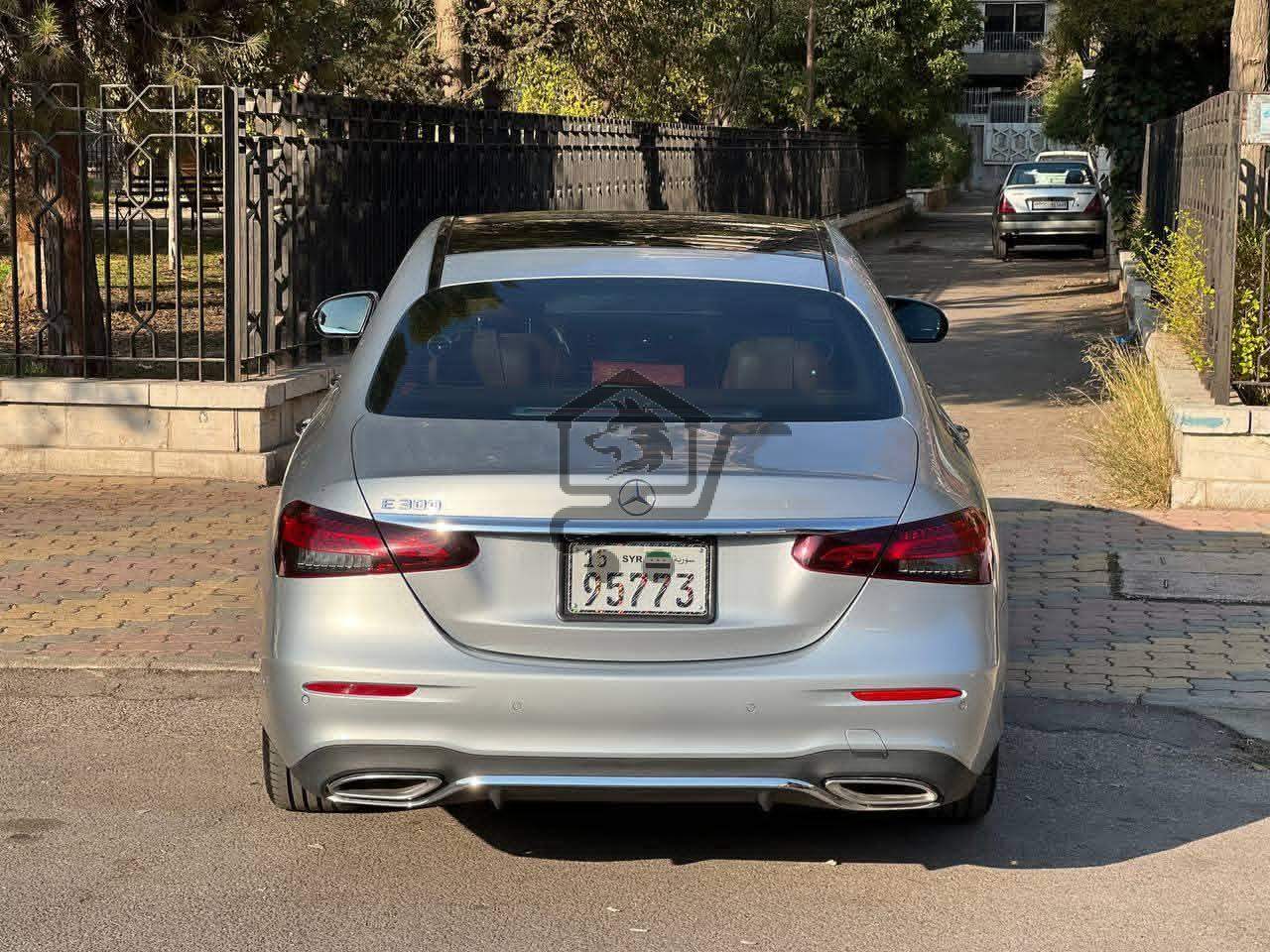 Mercedes E300 - الصورة 4