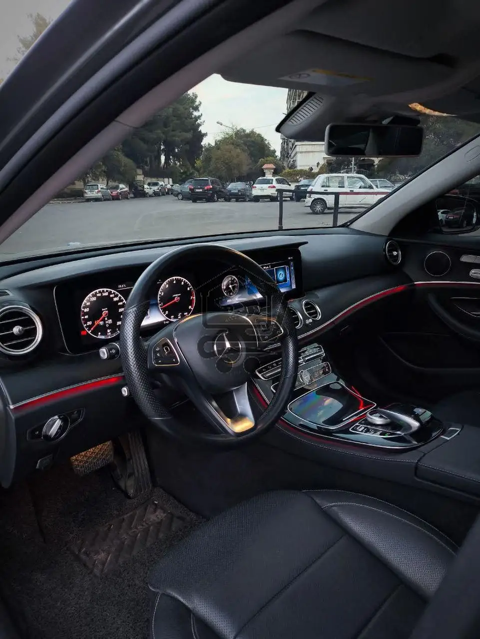 Mercedes-Benz E300 - الصورة 6