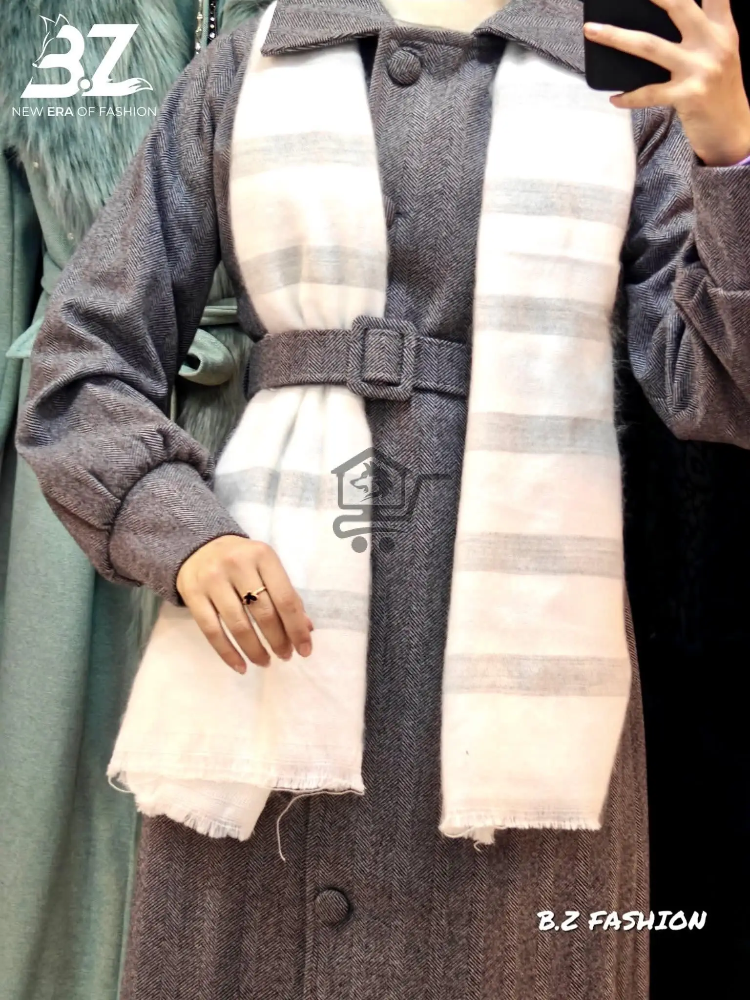 جاكيت جوخ مع سكارف - الصورة 6