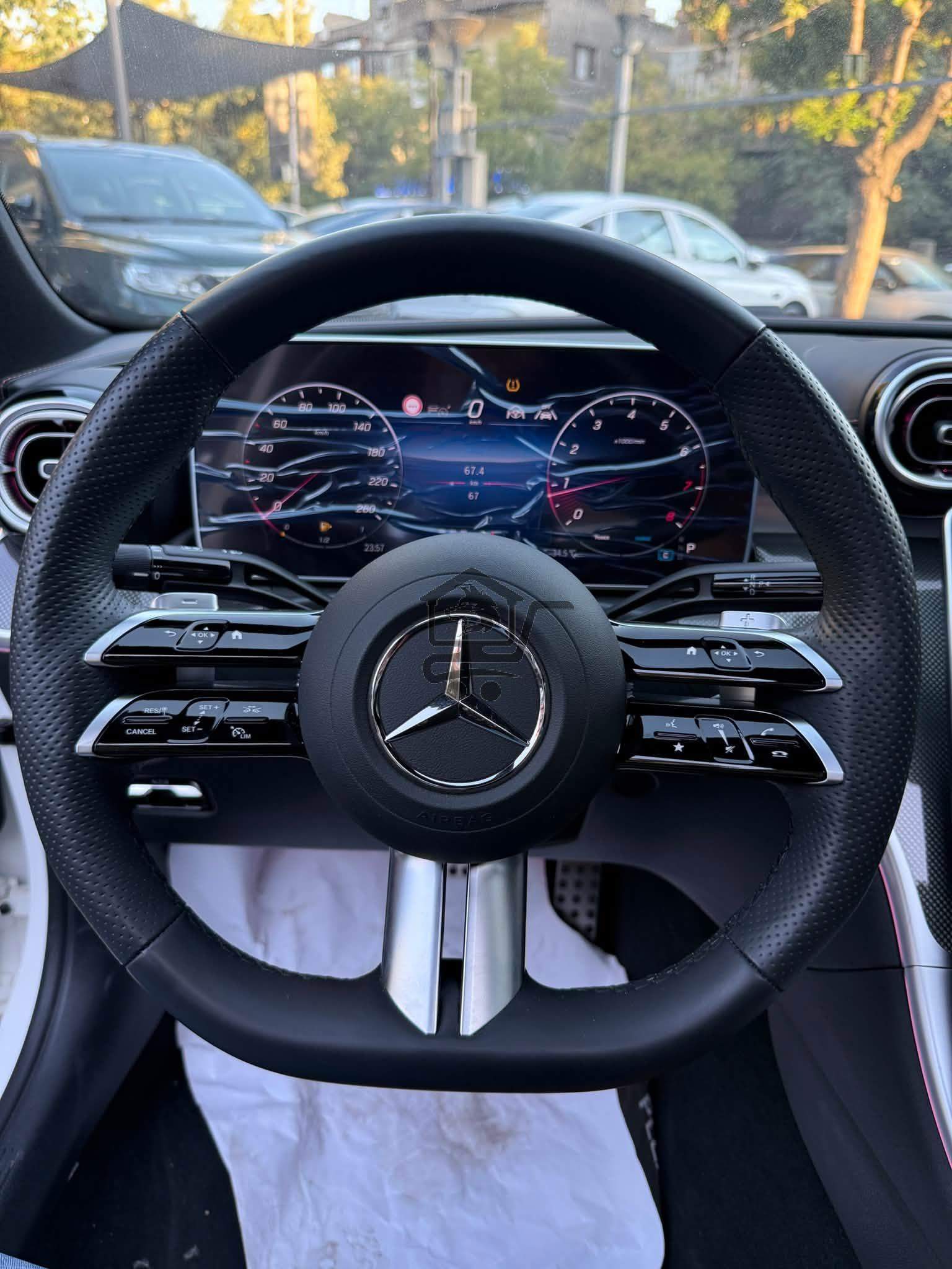 Mercedes-Benz C200 AMG - الصورة 8