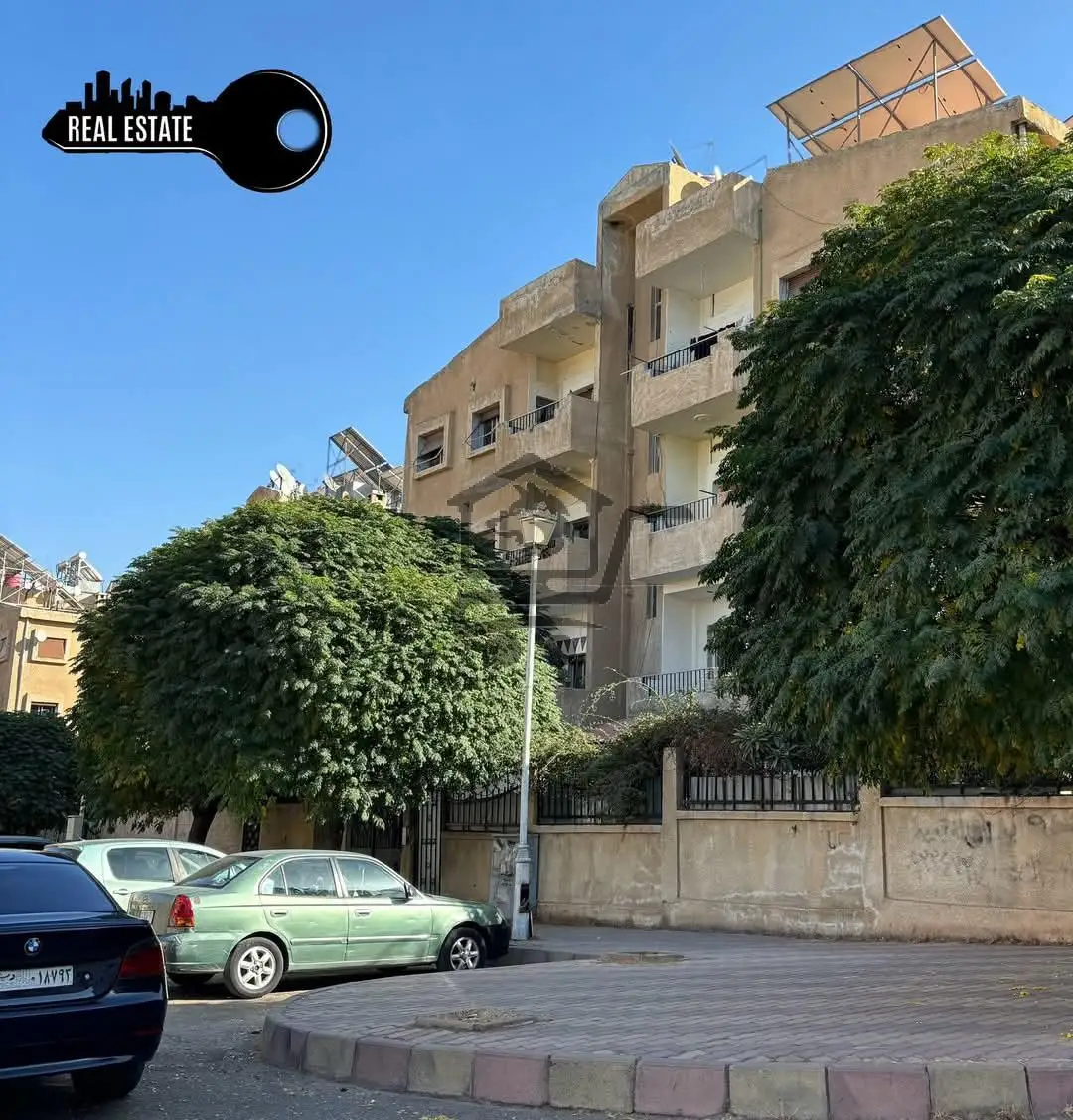 منزل عائلي بإطلالة بانورامية في منطقة - الصورة 6