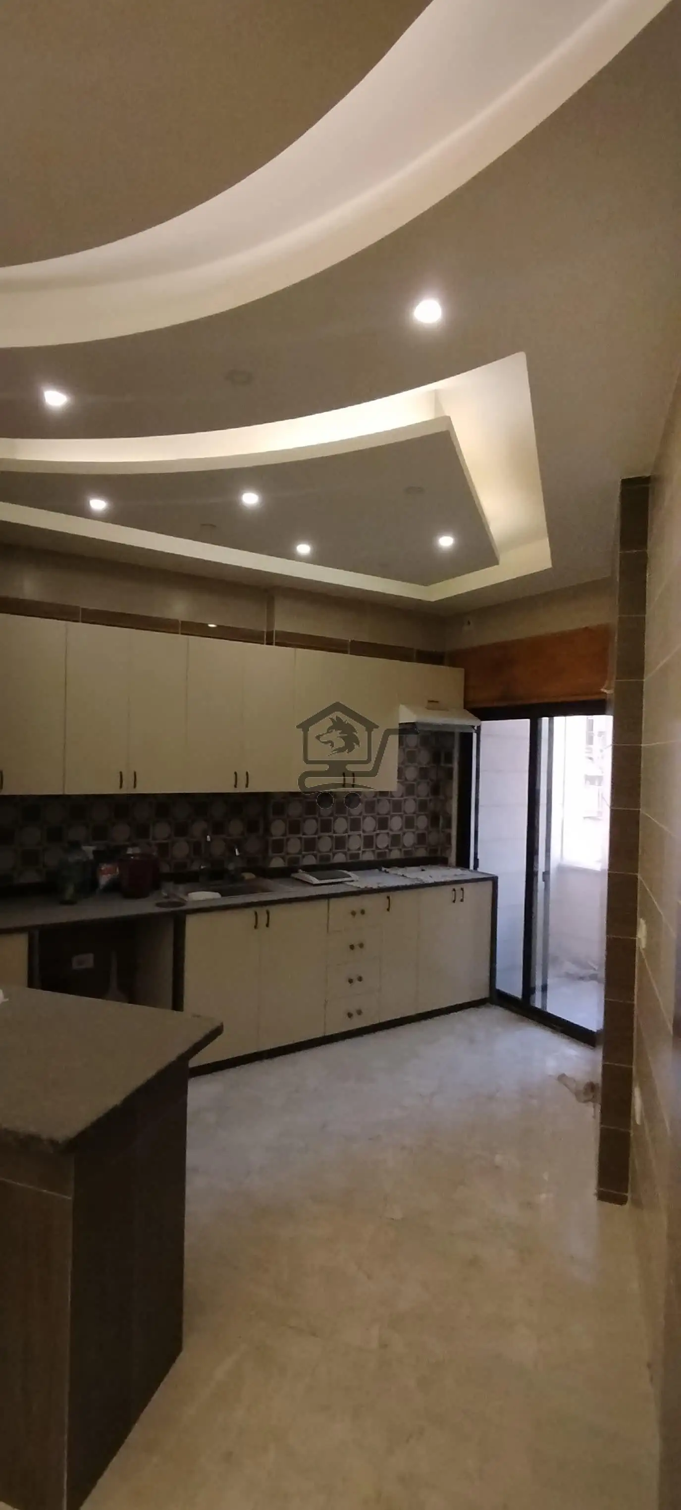 شقة بدون فرش وكسوة جديدة