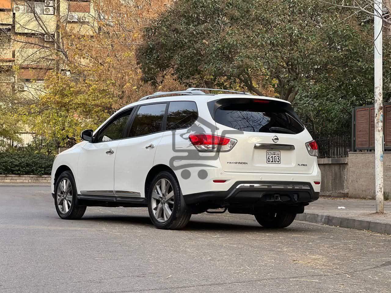 Nissan Pathfinder Platinum - الصورة 2