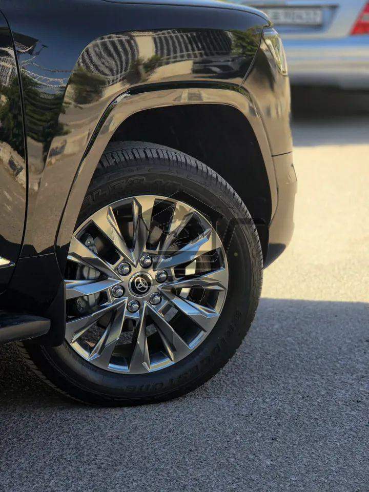 Toyota Land Cruiser GXR - الصورة 5