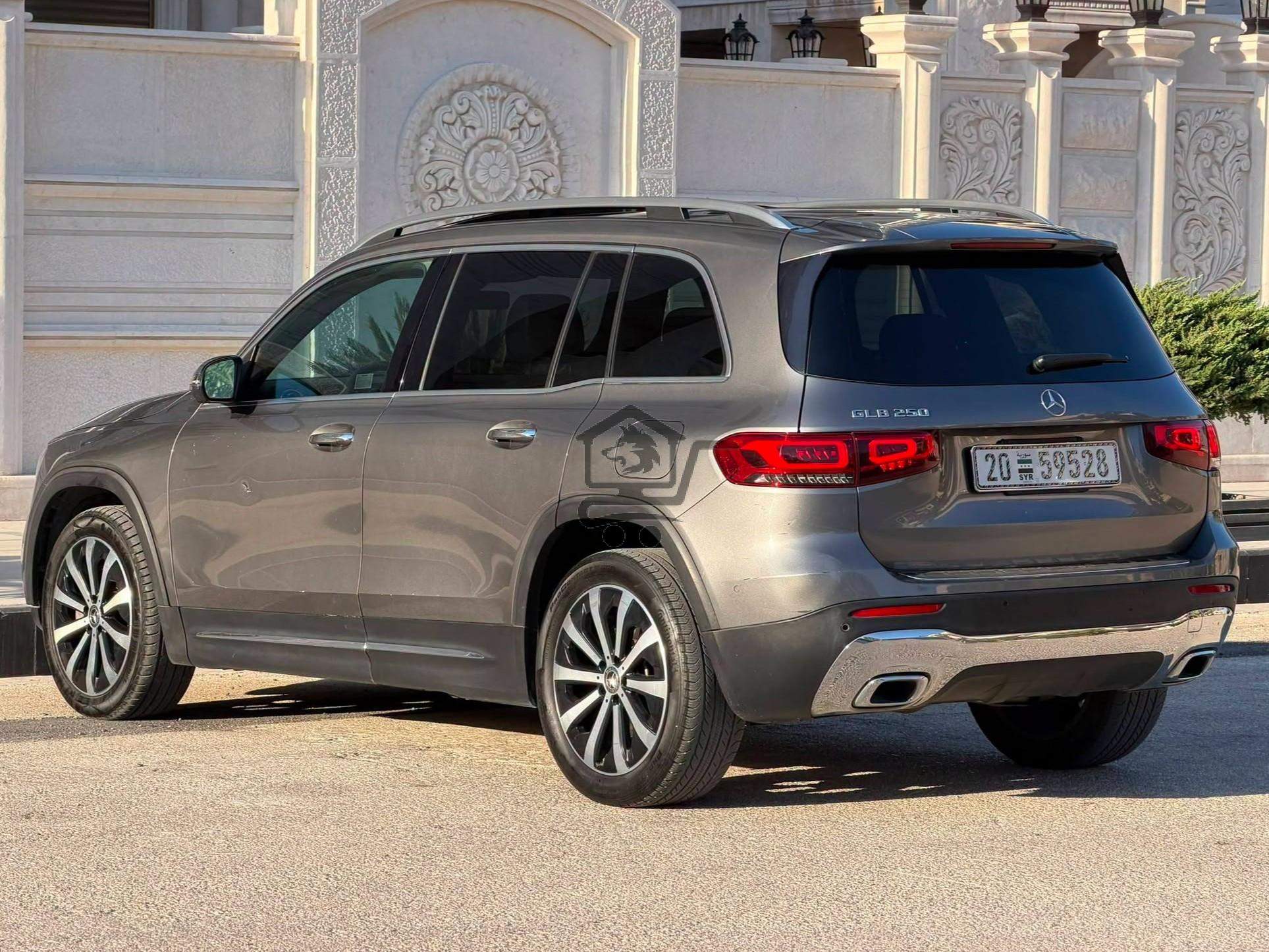Mercedes-Benz GLB 250 - الصورة 4