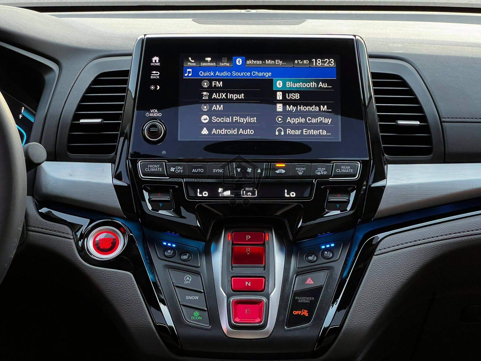 Honda Odyssey Touring - الصورة 7