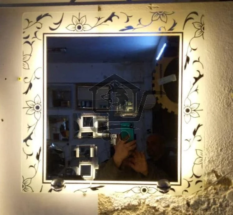 مرايا مضيئة - الصورة 2