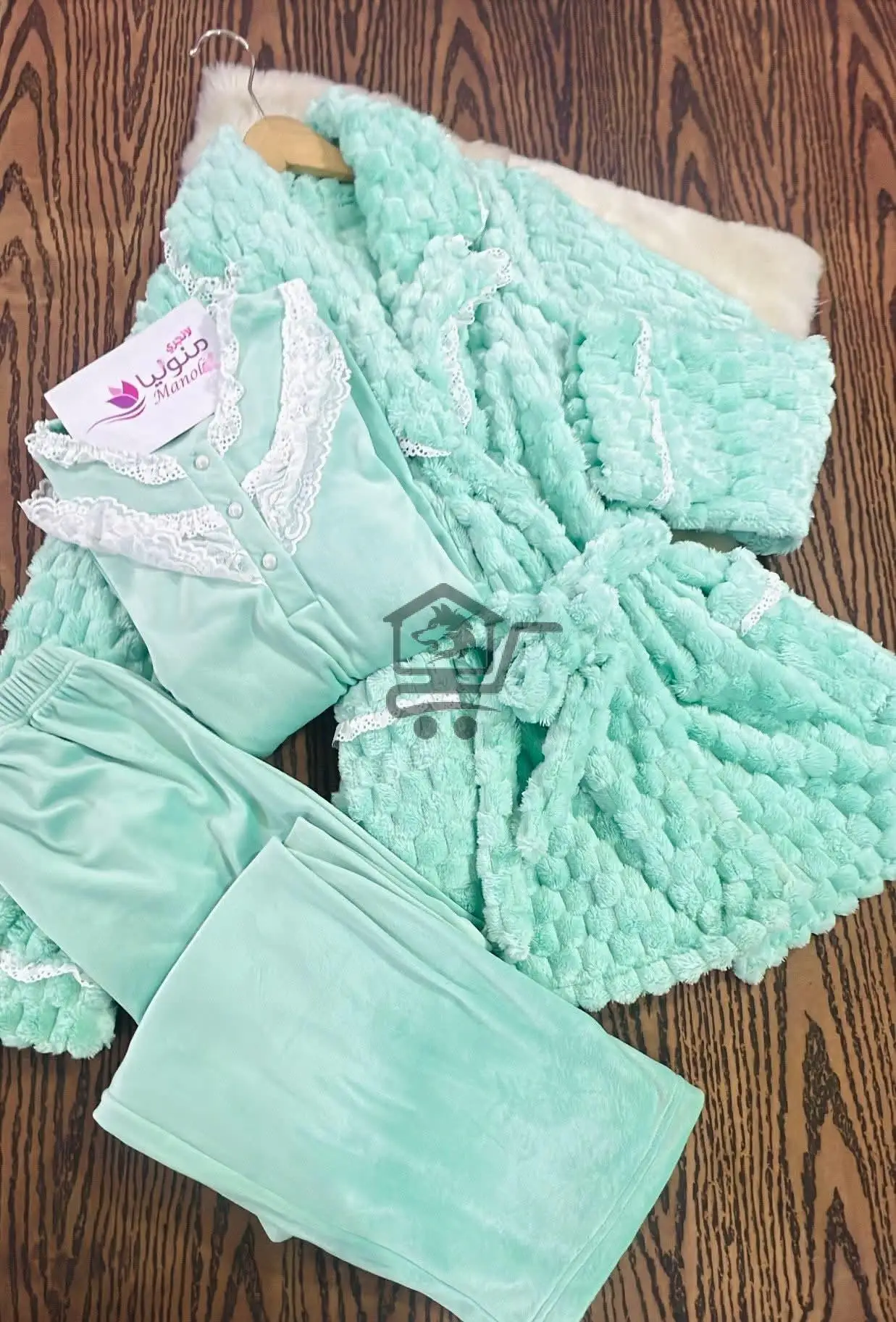 بيجامة مخمل من منوليا - الصورة 1