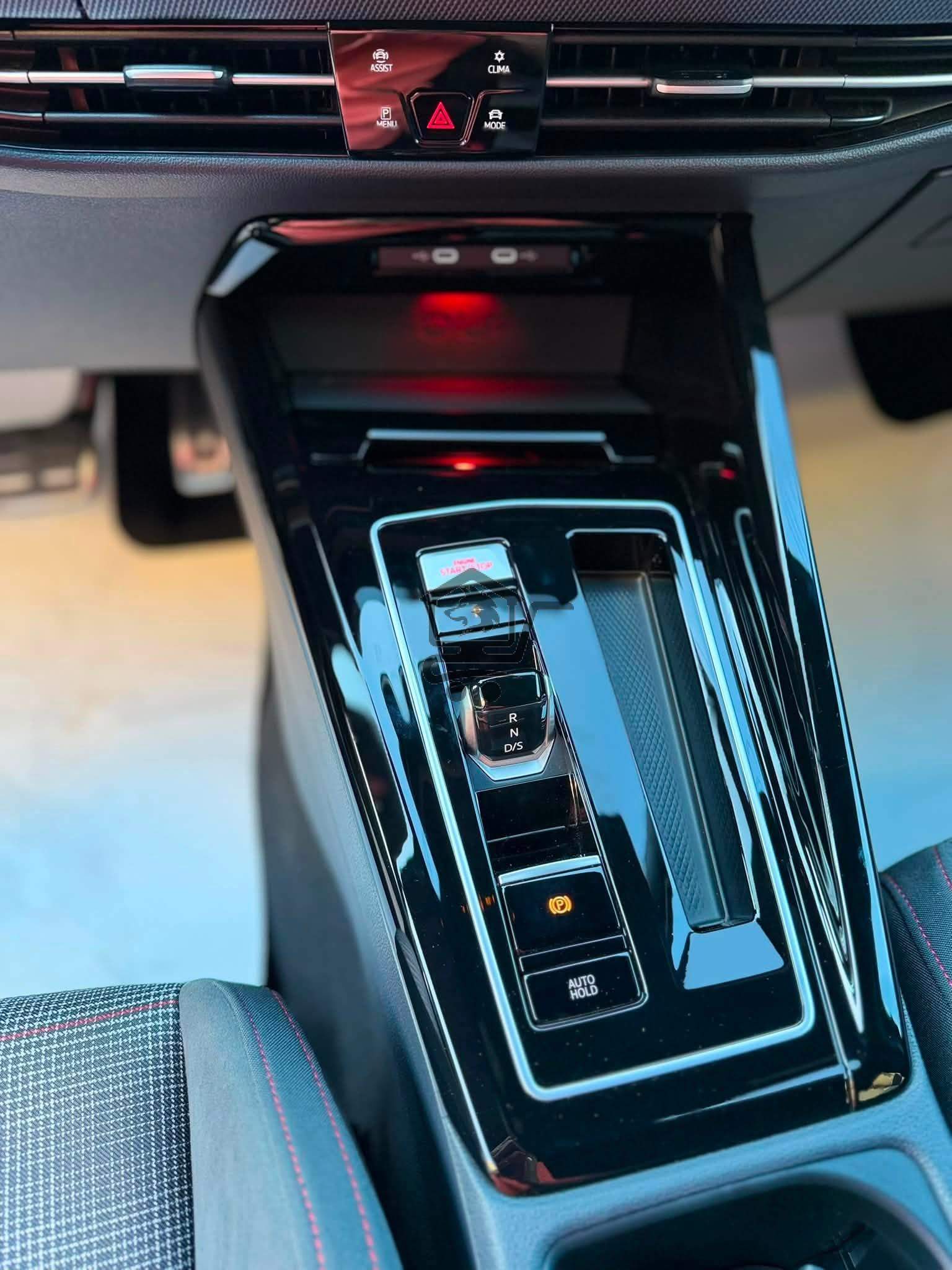 Volkswagen Golf GTI 2026 - الصورة 9