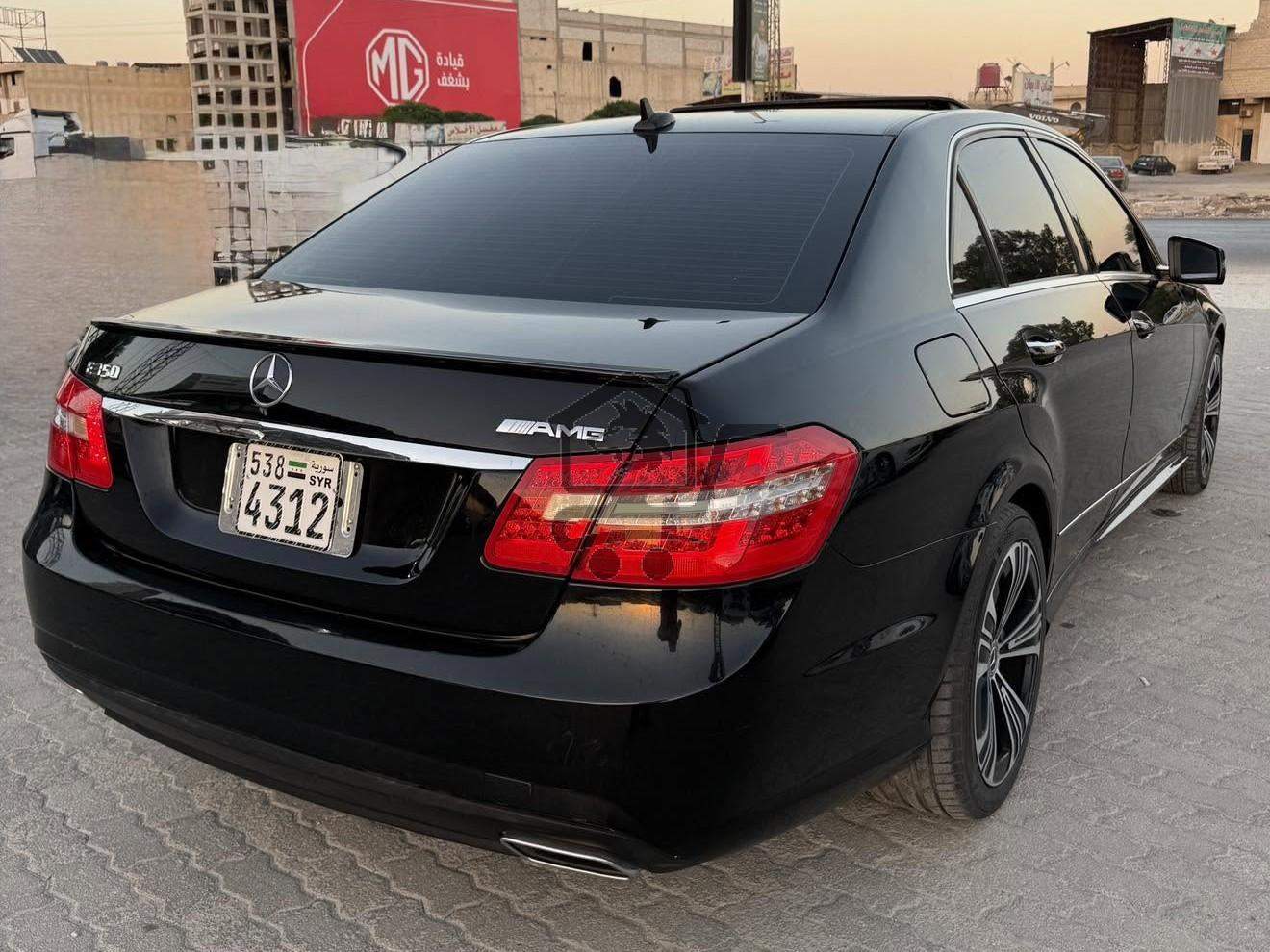 Mercedes E350 Limited\ - الصورة 2