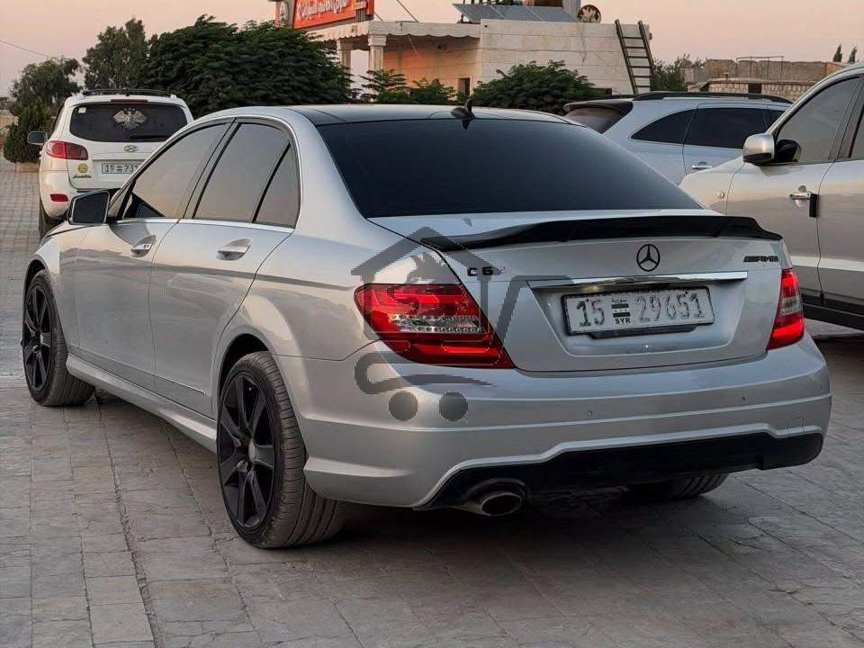 Mercedes-Benz C220 2013 - الصورة 4