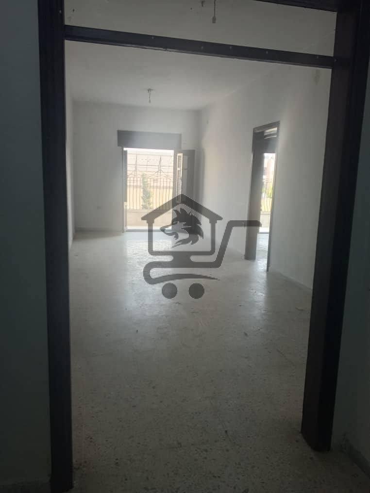 شقة بمساحة جيدة - الصورة 1
