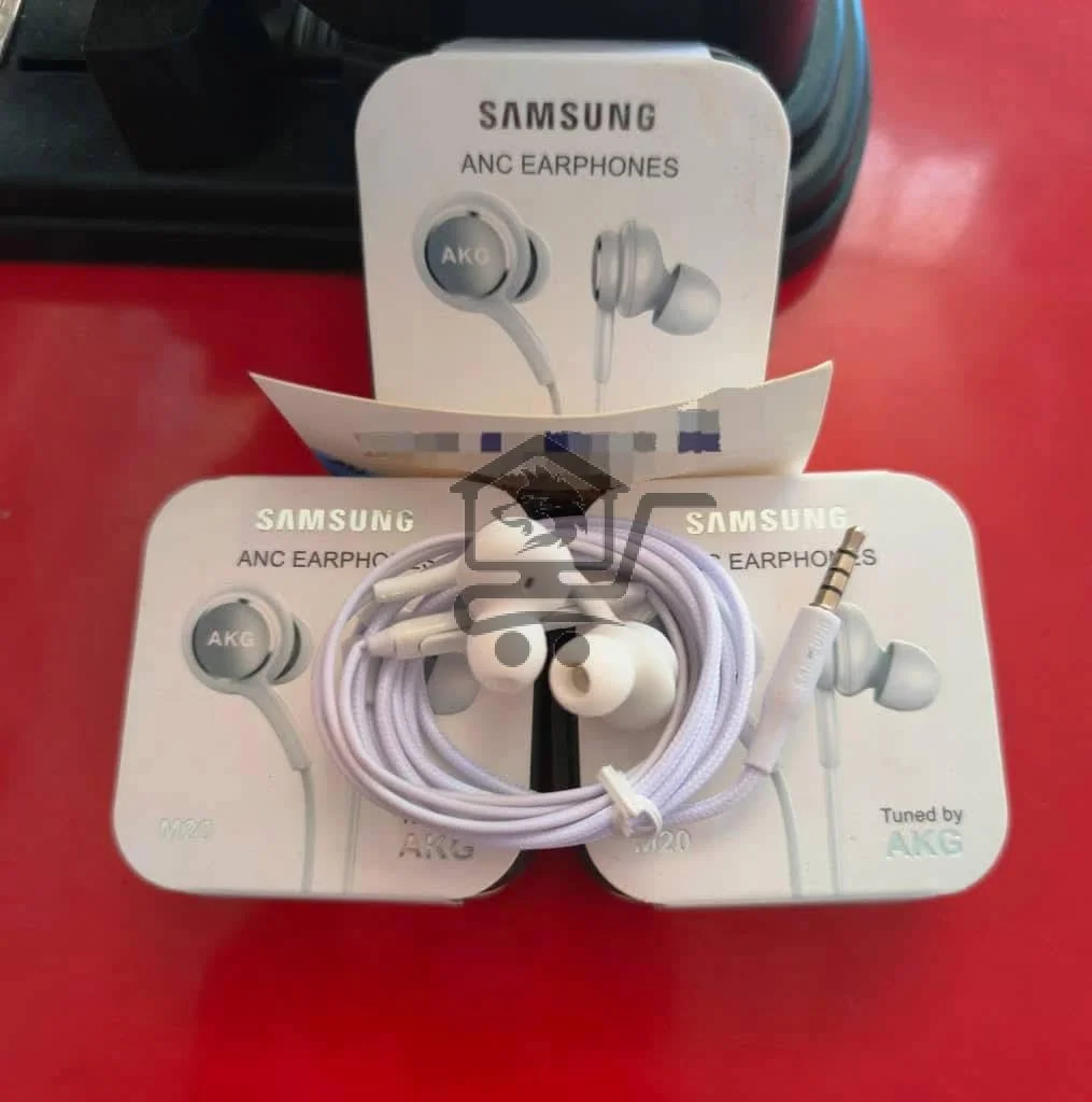 سماعات AKG الأصلية