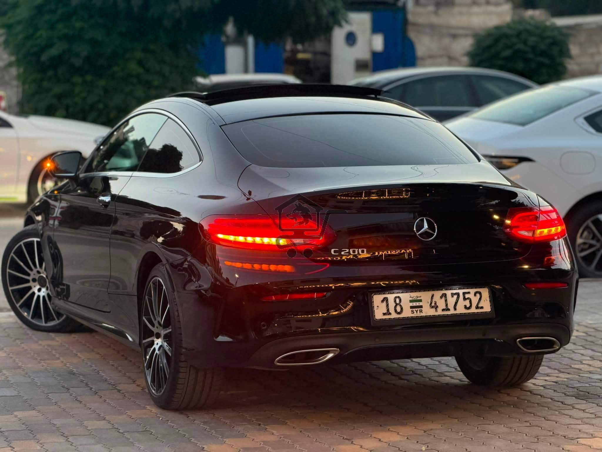 Mercedes-Benz C200 Coupe - الصورة 2
