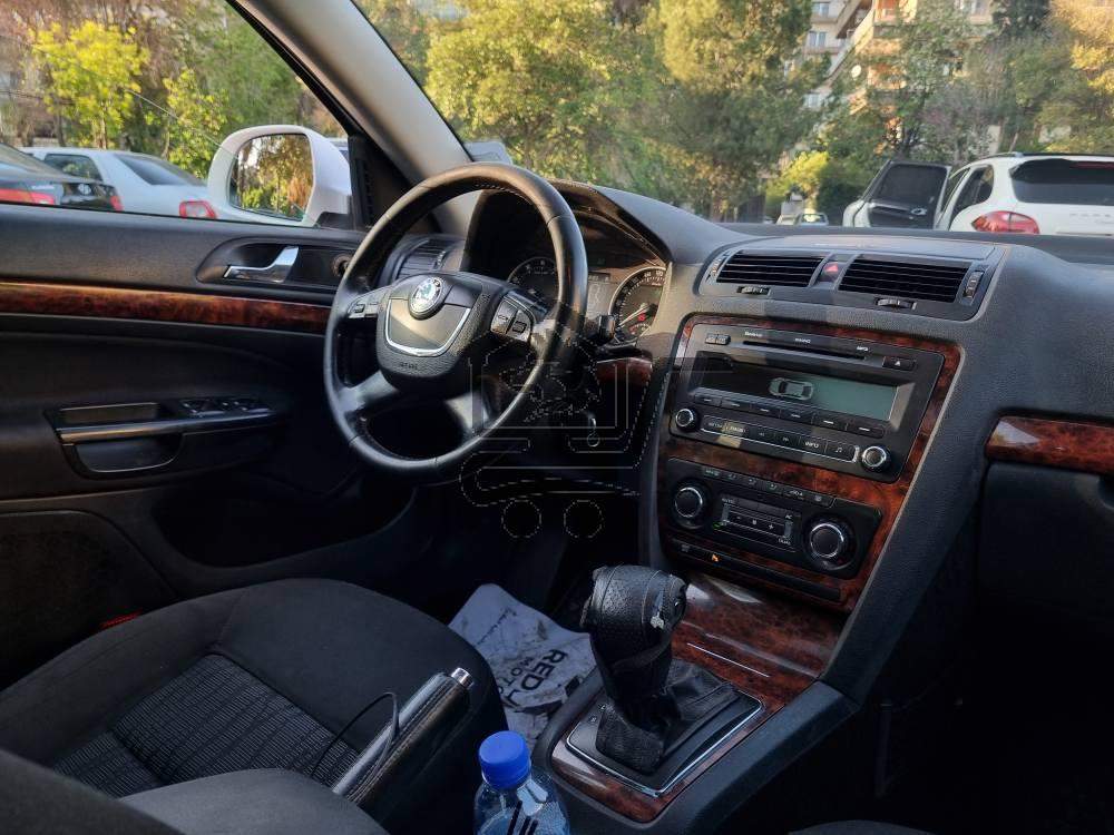 Skoda Oktavia 2010 - الصورة 8